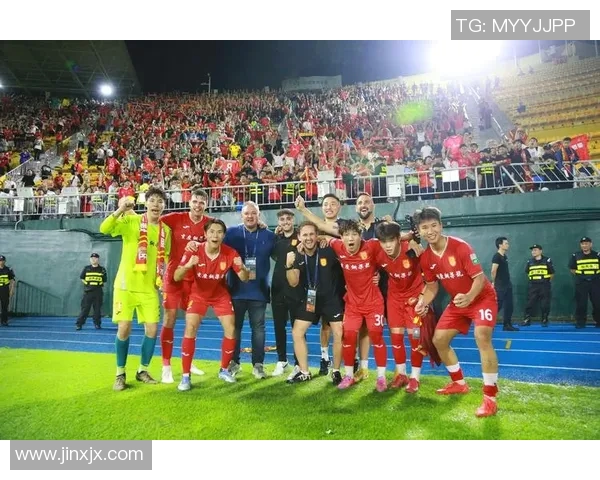 体育实时数据广州足球队逆袭之路揭秘世界杯特别报道背后的奋斗与荣耀